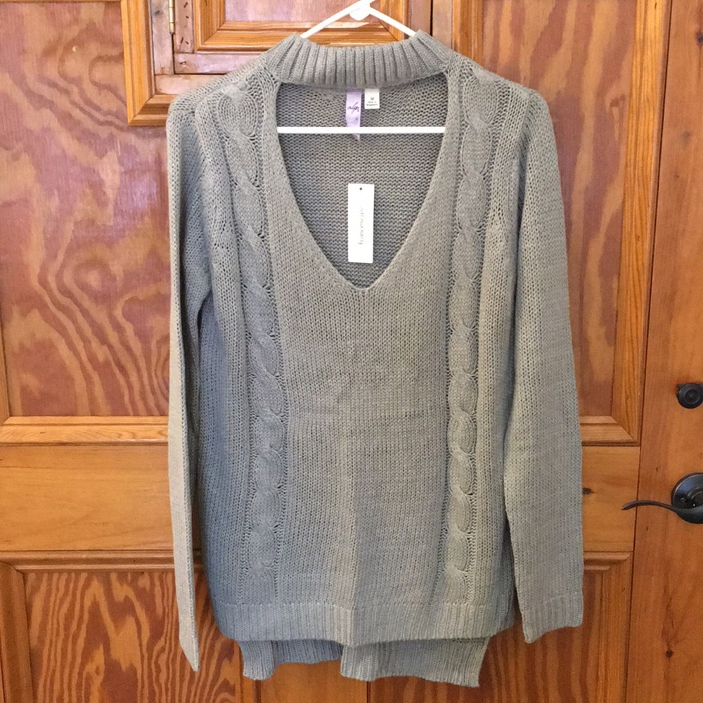NWT size M Alya long V neck sweater in grey